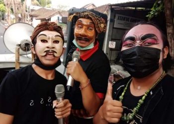 Warga Karangasem Sosialisasikan Pencegahan Covid-19 Lewat Kesenian Sekhe Bondres