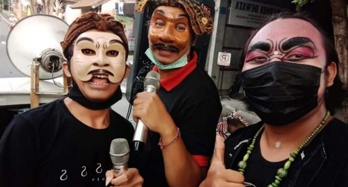 Warga Karangasem Sosialisasikan Pencegahan Covid-19 Lewat Kesenian Sekhe Bondres