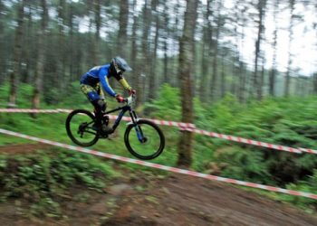 Pemburu Adrenalin, Cobalah Trek Downhill Cikole