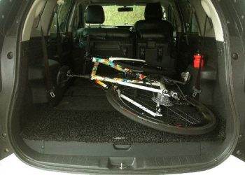 Tips Bawa Sepeda Rebahan di Kabin Mobil