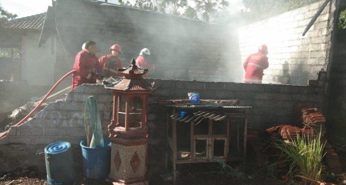 Gudang Barang Dagangan Milik Muder di Karangasem Hangus Terbakar Dilahap Si Jago Merah