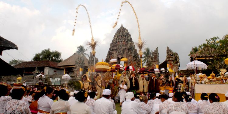 Di Tengah Pandemi Covid-19, Karya Padudusan Pura Pusering Jagat Berlangsung Khidmat