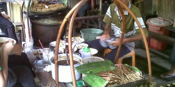 Kisah Di Balik Kuliner Khas Surabaya “Lontong Sayur”