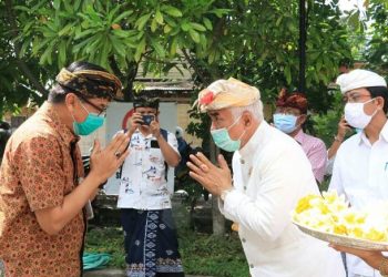 Rombongan Kementerian Ppn/Bappenas Terima Paparan Khasiat Arak Bali Obati Covid-19