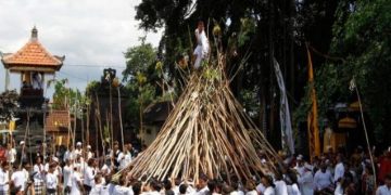 Tradisi Mekotek, Peringatan Kemenangan Perang Kerajaan Mengwi di Blambangan