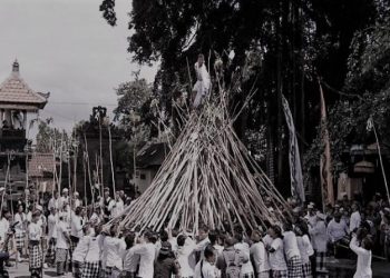 Tradisi “Ngerebeg” di Munggu, Penghormatan Terhadap Pasukan “Goak Selem”