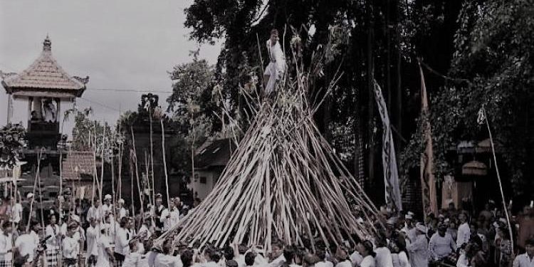Tradisi “Ngerebeg” di Munggu, Penghormatan Terhadap Pasukan “Goak Selem”