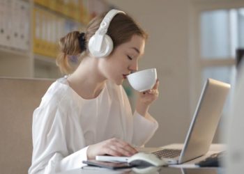 7 Rekomendasi Musik Instrumental di Youtube untuk Temani Kamu Lebih Fokus Saat Kerja di Rumah