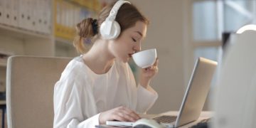 7 Rekomendasi Musik Instrumental di Youtube untuk Temani Kamu Lebih Fokus Saat Kerja di Rumah