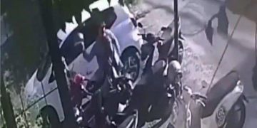 Pencurian Helm di Depan Kampus Politekpar Bali Terekam CCTV, Polisi Belum Terima Laporan