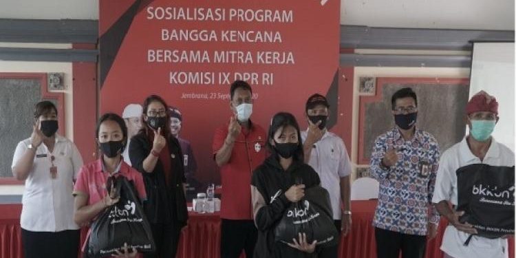 Komisi IX DPR-RI bersama BKKBN Sosialisasikan Program 2125 Keren, Masyarakat Dihimbau Tetap Menerapkan Protokol Kesehatan
