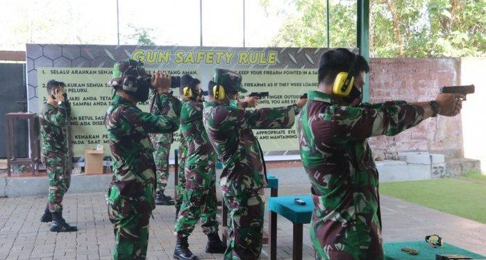 Guna Tingkatkan Kemampuan Di Bidang Menembak,  Personel Lanud I Gusti Ngurah Rai Laksanakan Latihan menembak