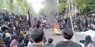 Demo Di Denpasar Berlangsung Ricuh, Kalpoda Bali Sebutkan Demo Ini Digerakkan Oleh Pihak Lain.