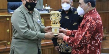 Penyerahan Kompensasi Korban Tindak Pidana Terorisme, Wagub Berikan Apresiasi Penuh