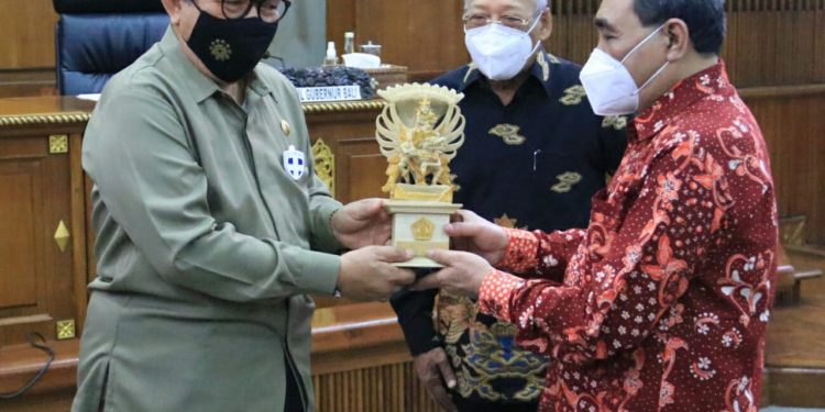 Penyerahan Kompensasi Korban Tindak Pidana Terorisme, Wagub Berikan Apresiasi Penuh