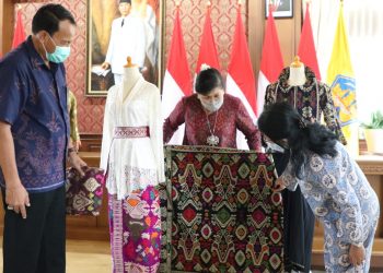 Kain Endek Mulai Mendunia, Christian Dior Pilih Endek Untuk Produksi di Tahun 2021