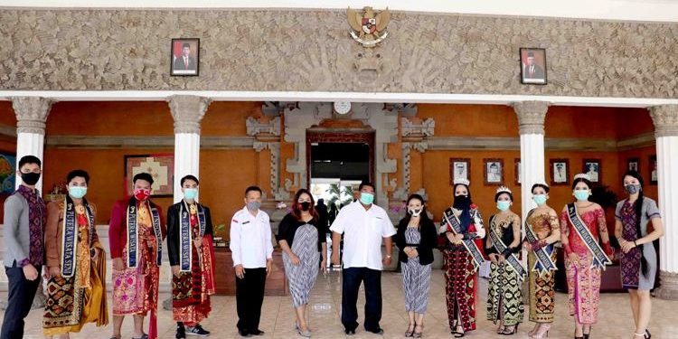 Promosikan Destinasi Wisata Beleleng, Bupati Beleleng Memperkenalkan Objek Wisata Kepada PPWI