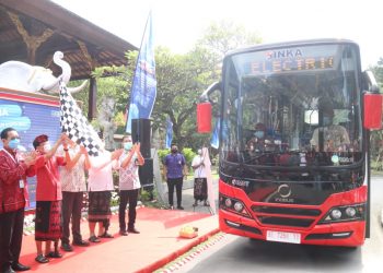Ramah Lingkungan, Gubernur Bali Luncurkan Uji Coba Shuttle Bus Listrik