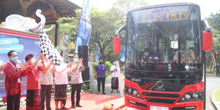 Ramah Lingkungan, Gubernur Bali Luncurkan Uji Coba Shuttle Bus Listrik