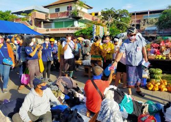 Peringati Hari Kesehatan Nasional, Pemkot Denpasar Bagi Masker Gratis