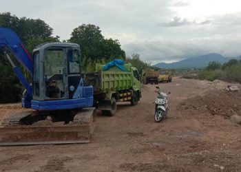 Warga Desa Pejarakan Keluhkan Adanya Pengerukan Pantai Pasir Putih