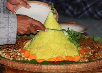 Viral Ceramah Ustaz Abdul Aziz, Sebut Tumpeng Konsep Agama Hindu