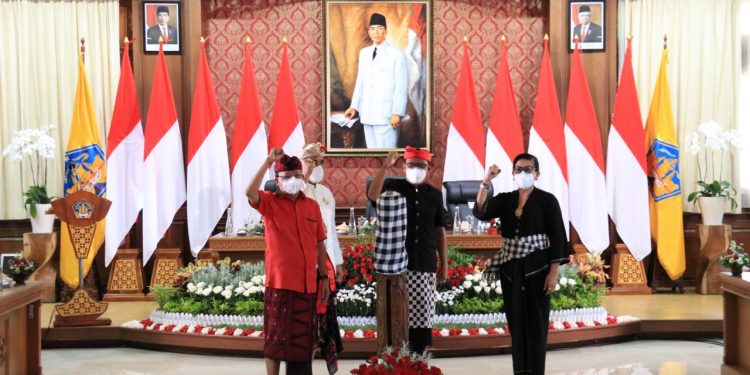 Gubernur Bali Ajak Paiketan Krama Istri, Pasikian Pecalang Bali & Pasikian Yowana wujudkan Perekonomian Bali Era Baru