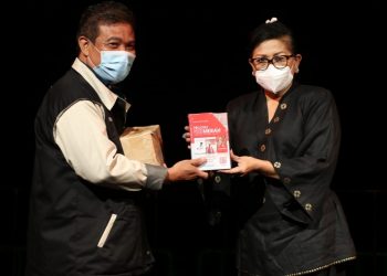 Hadiri Acara Malam Apresiasi Sastra 2020 Teater Angin, Ny. Putri Suastini : Teater Dapat Mengasah Karakter Pada Siswa