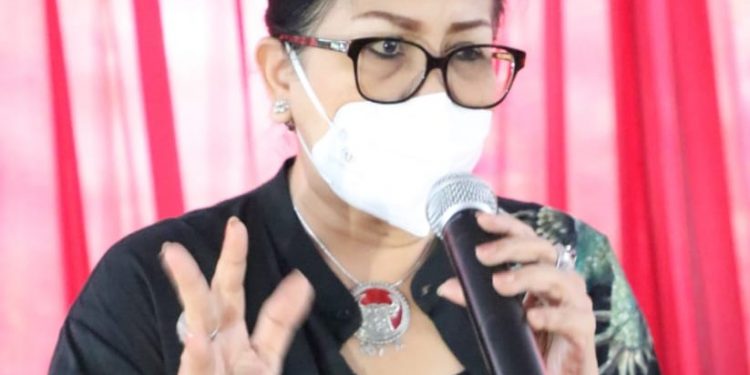 Perkuat Ekonomi Lokal, Ny. Putri Koster Berikan Semangat KWT Desa Nongan