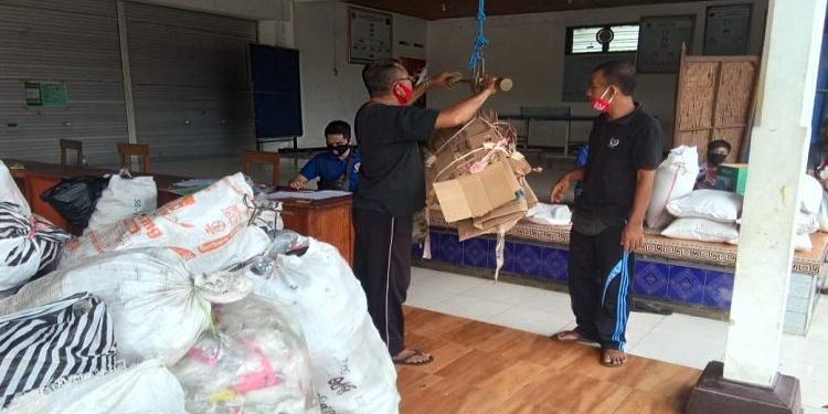 Tukar Sampah Plastik Dengan Beras, 4 Ton Beras Ludes Di Desa Batuan