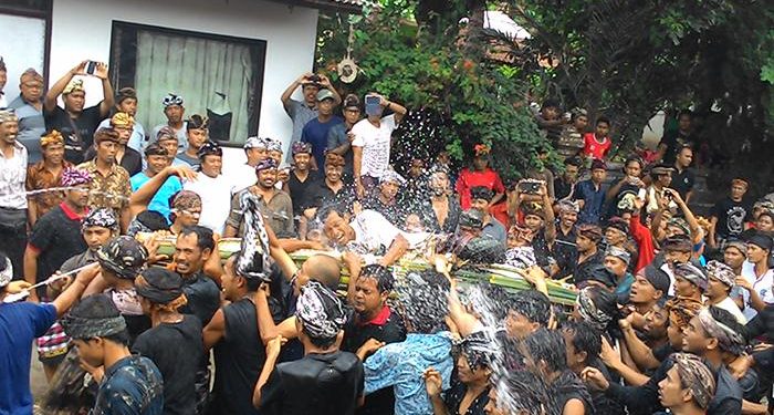 4 Tradisi Upacara Ngaben Anti Mainstream Di Setiap Daerah Bali.