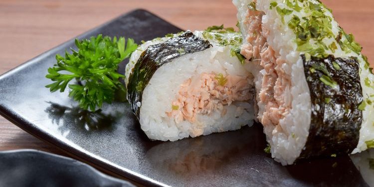 Bekal Kantor, Yuk Intip Resep Membuat Onigiri Tuna Mayo Ala Rumahan