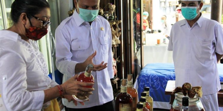 Tindaklanjuti Rakor Gernas BBI di Bali, Sekda Dewa Indra Tinjau UMKM BALIBEL