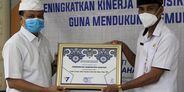 Sekda Dewa Indra Apresiasi Pemberian Penghargaan Dalam Penyaluran Stimulus Ekonomi