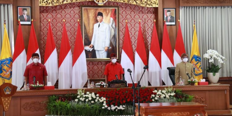 Lantik Anggota KI Provinsi Bali Periode 2021-2025, Gubernur Koster Tegaskan Komitmen untuk Keterbukaan Informasi Publik