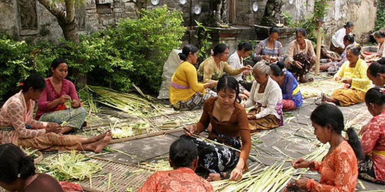 Ngayah : Tradisi Gotong Royong Yang Di Lakukan Oleh Masyarakat Bali