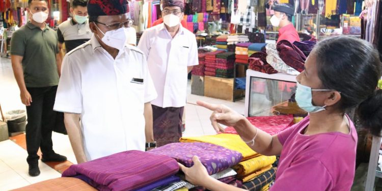 Gubernur Bali Letakkan Batu Pertama Pembangunan Gedung MDA Di Kabupaten Klungkung