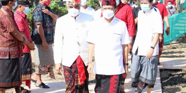 Gubernur Bali Letakkan Batu Pertama Pembangunan Gedung MDA Di Kabupaten Klungkung