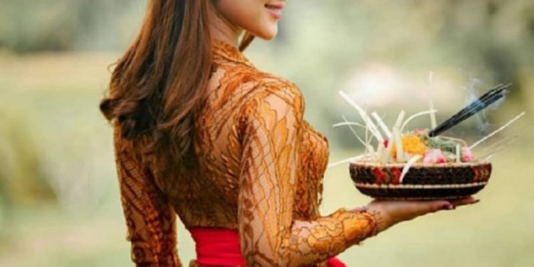 Merasa Insecure , Berikut Ini Hal Yang Kalian Lakukan Saat Di Gosipin