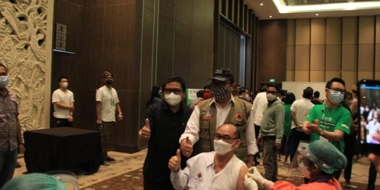 Wagub Cok Ace Sambut Baik Pemberian Vaksin Covid 19 Bagi Pelaku Pariwisata