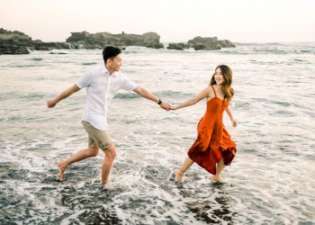 Ramalan Percintaan Zodiak 1 April, Selalu Tenang Hadapi Kekasihmu Aquarius