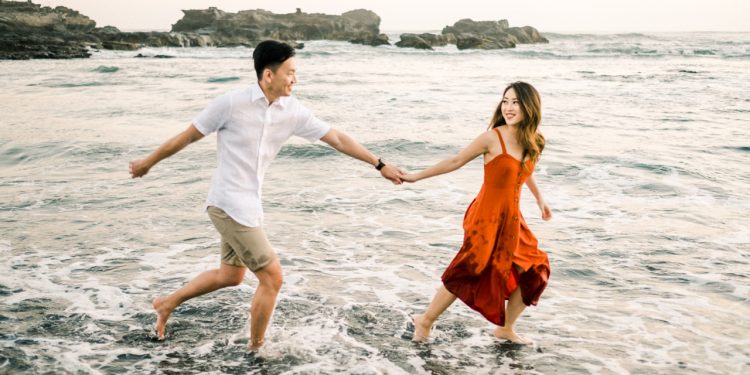 Ramalan Percintaan Zodiak 1 April, Selalu Tenang Hadapi Kekasihmu Aquarius