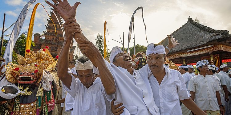 Tradisi Ngerebong, Tradisi Kuno Berasal Dari Desa Kesiman Denpasar