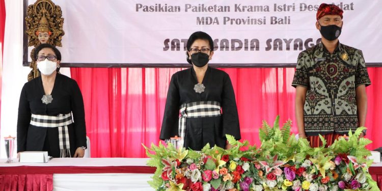 Lestarikan Etika Busana Wanita Bali, Ny Putri Koster Gelar Pelatihan Pusung Tagel