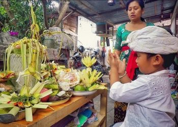 Manfaat,Tujuan & Banten Dari Otonan Bagi Umat Hindu