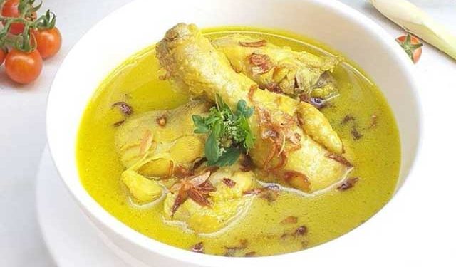 Makin Nikmat Dengan Ketupat, Beikut Ini ResepOpor Ayam Kuning