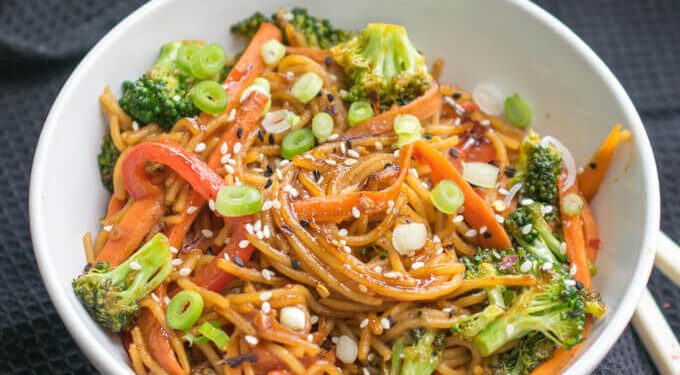 Cocok Dinikmati Saat Siang Hari, Berikut Ini Resep garlic sesame noddles