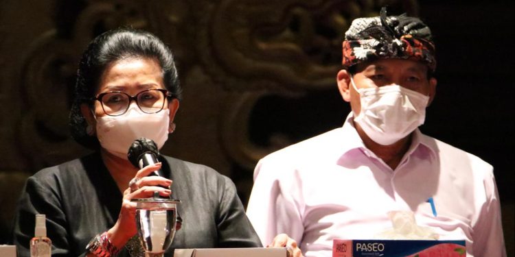 Beri Pembekalan Peserta IKM Bali Bangkit III, Ny. Putri Koster Tekankan Produk Asli dan Kualitas