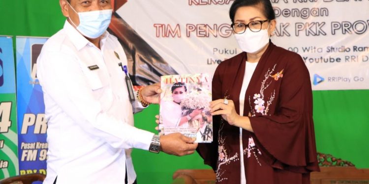 Ny Putri Koster Ajak Masyarakat untuk Berperan Cegah Penyebaran Covid-19