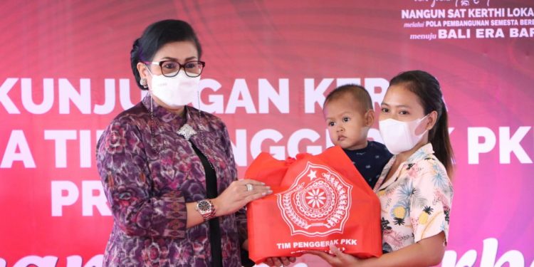 Menyapa & Berbagi di Badung, Ny. Putri Koster Ajak PKK Geliatkan UP2K